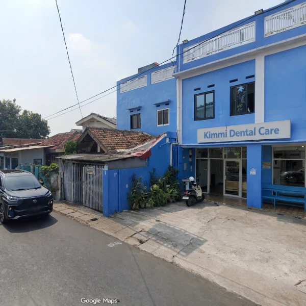 Lokasi Kimmi Dental Care di Jl. Pondok Betung Raya, terlihat jelas dari jalan raya arah Bintaro ke Ciledug
