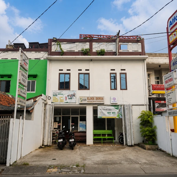 Lokasi Kimmi Dental Care di Jl. Pondok Betung Raya, terlihat jelas dari jalan raya arah Bintaro ke Ciledug